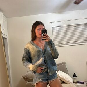 Elegant Blue Gradient Women's Cardigan